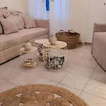 Family House With Garden 3 Min To Beach בית נופש Méthana