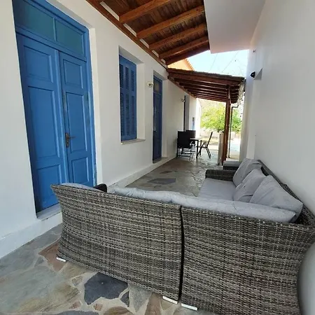Дом отдыха Family House With Garden 3 Min To Beach *